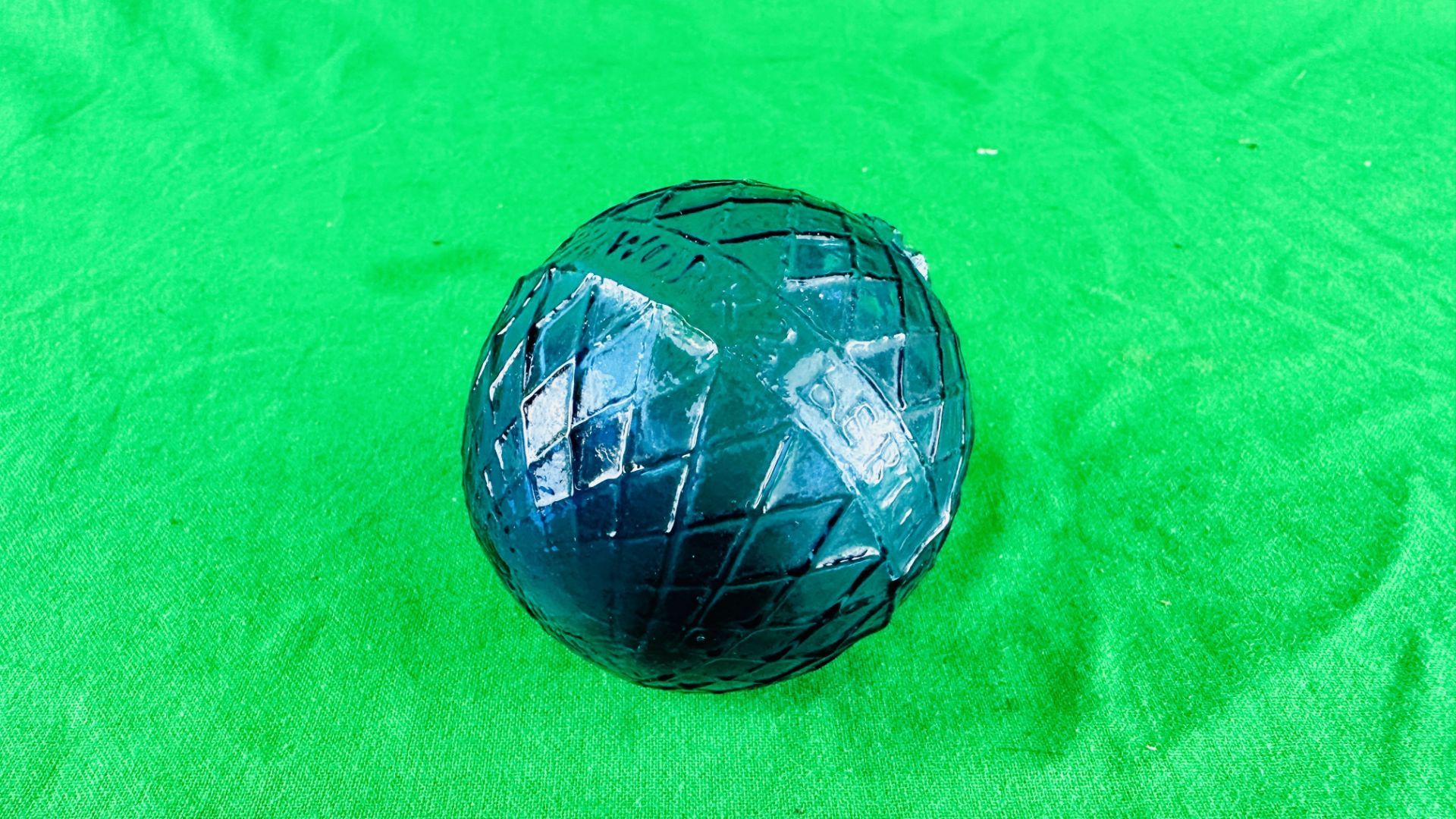 AN ANTIQUE GLASS TARGET BALL - N.B.