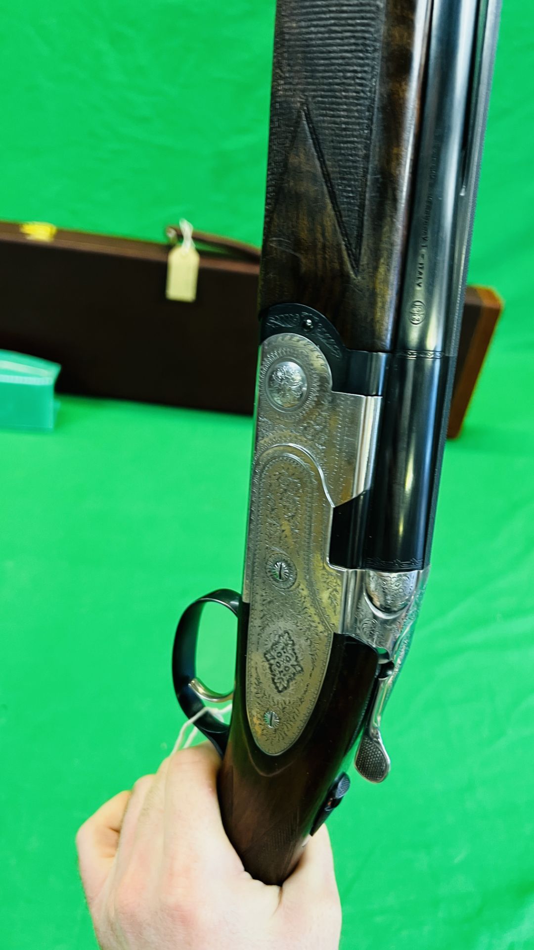 BERETTA 12 BORE OVER AND UNDER SHOTGUN #D48461B, 28" FIXED CHOKE BARRELS, ENGRAVED SIDE PLATE, - Image 33 of 36