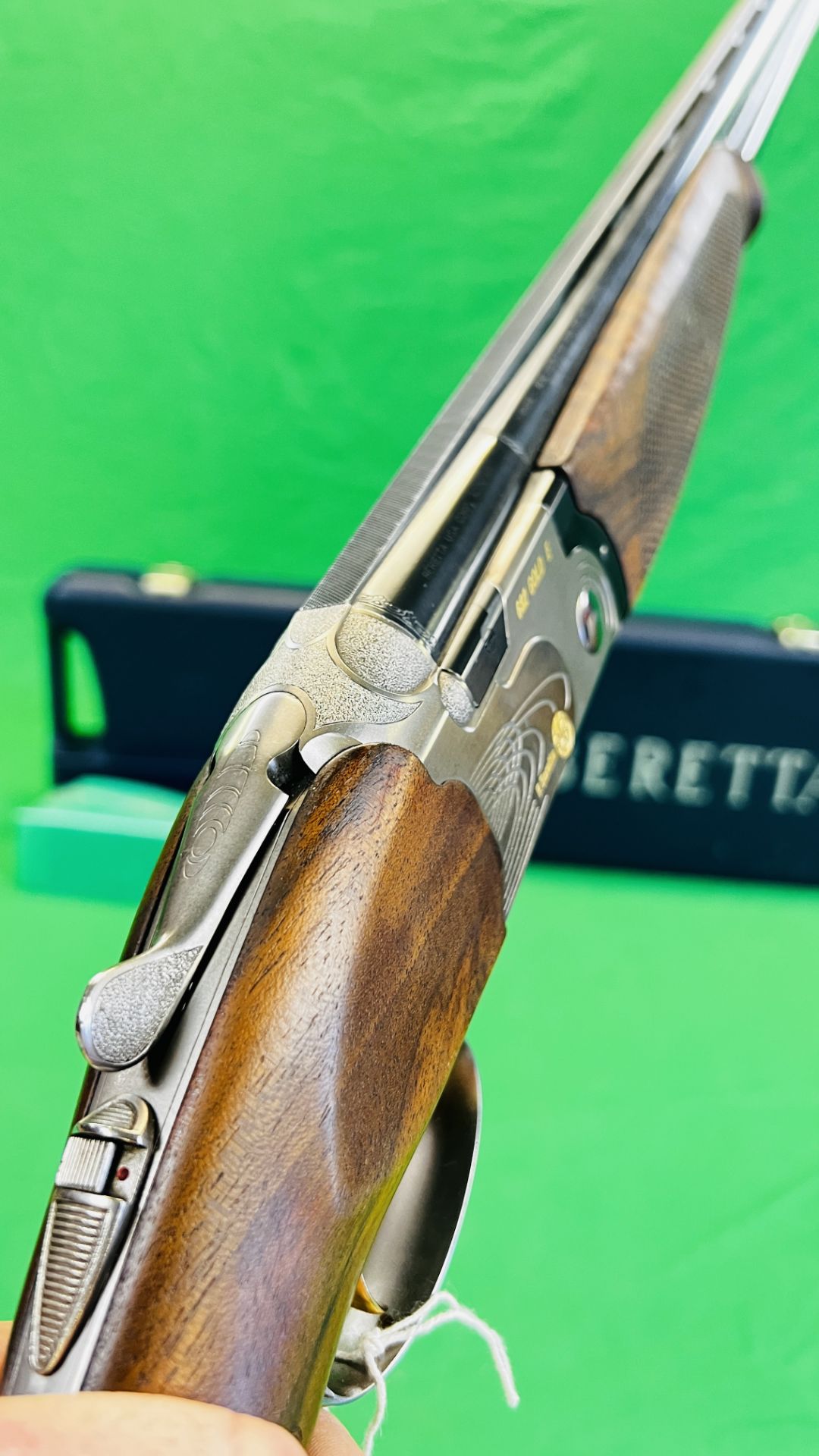 BERETTA 12 BORE OVER AND UNDER SHOTGUN 682 GOLD E, #P0120513, 30" MULTI CHOKE BARRELS, - Image 30 of 38