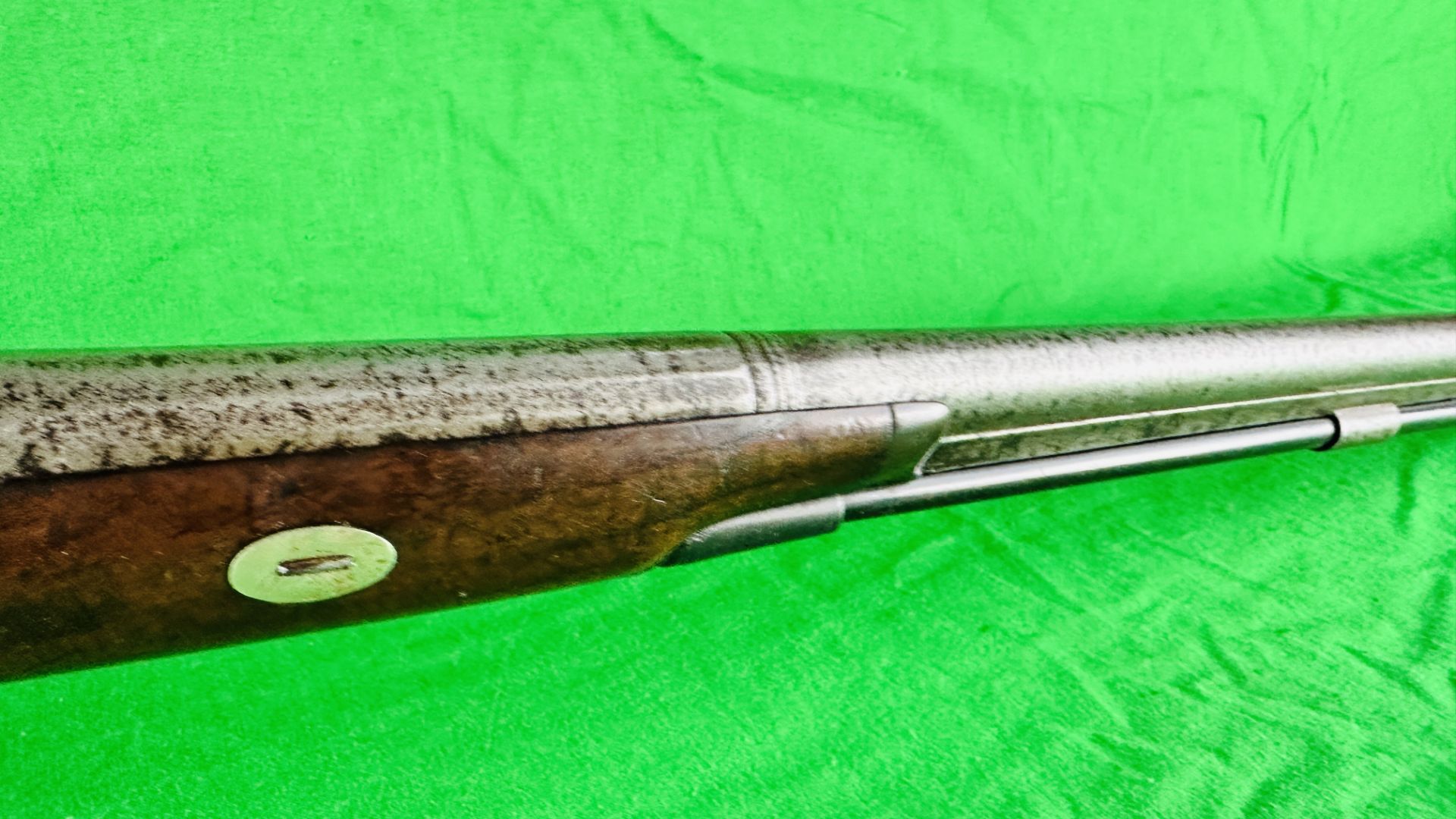 ANTIQUE PERCUSSION CAP MUZZLE LOADING RIFLE WITH LOADING ROD, - Image 12 of 21