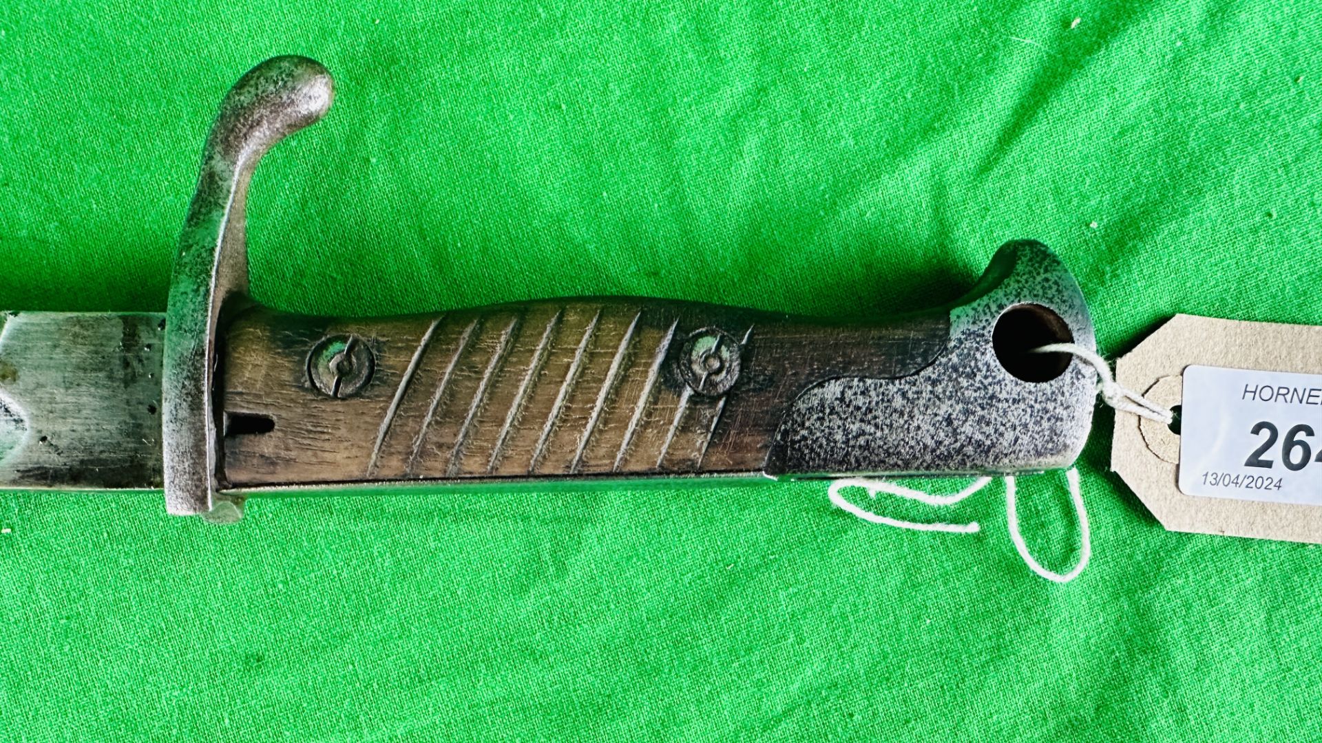 WWI GERMAN STAHLBLUME BAYONET WITH SCABBARD - NO POSTAGE OR PACKING AVAILABLE. - Image 2 of 10