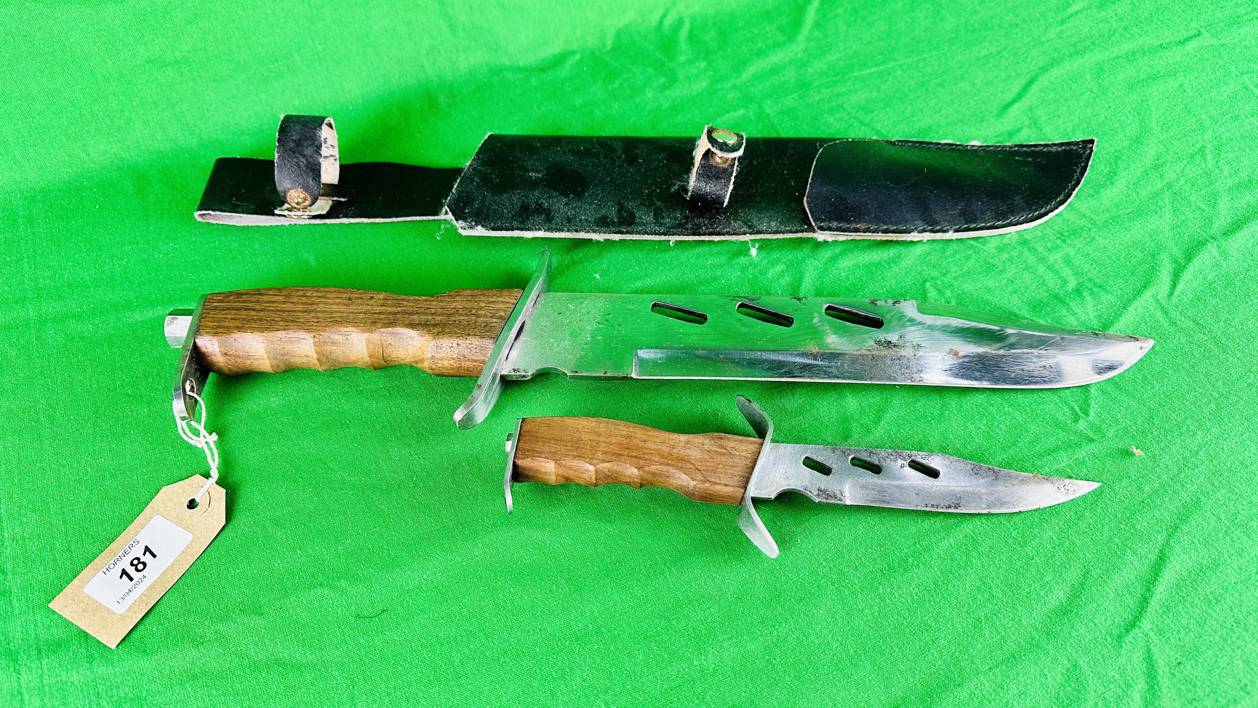 A LARGE HUNTING KNIFE,