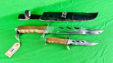 A LARGE HUNTING KNIFE,