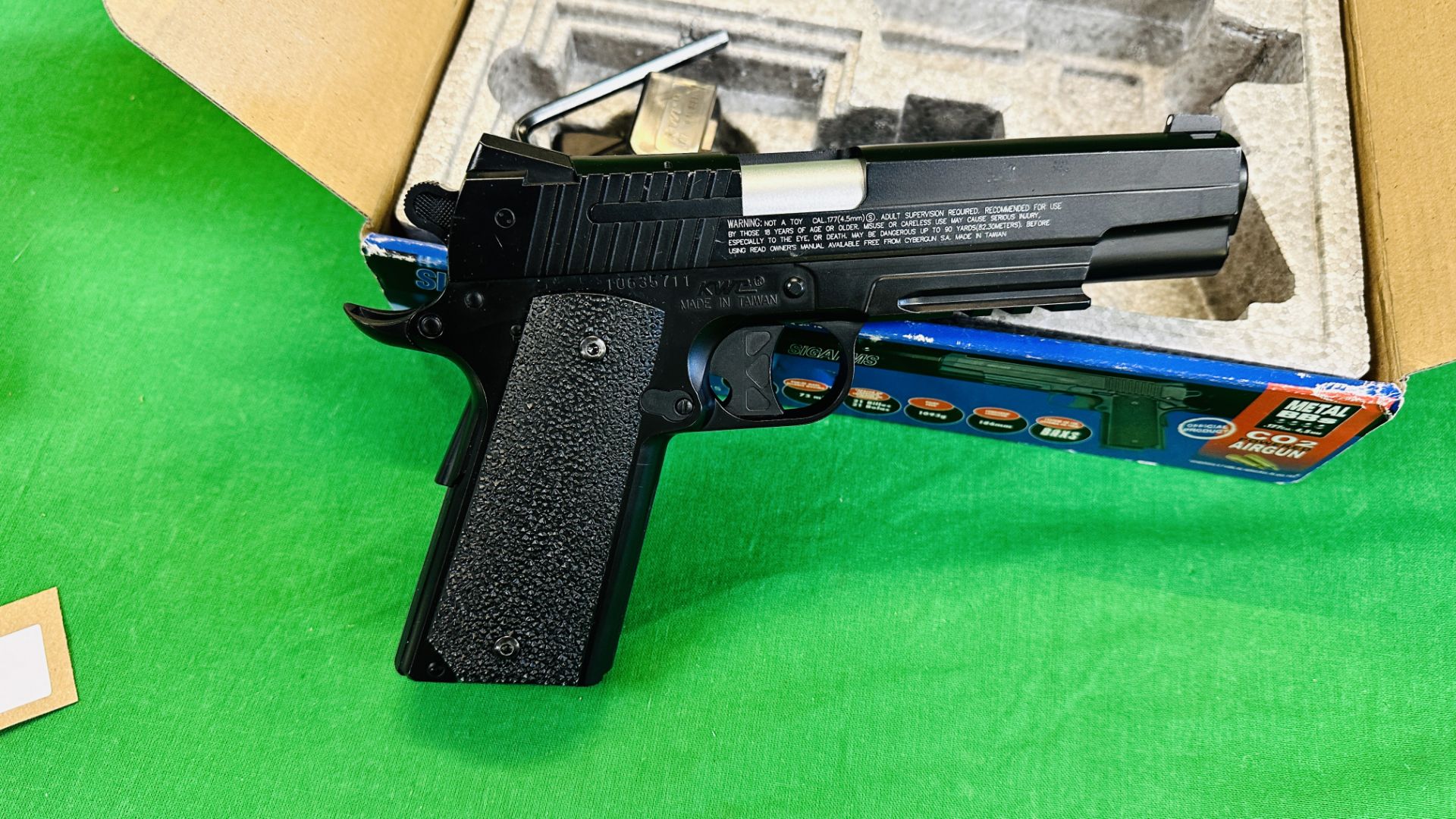 BOXED SIG SAUER GSR Co2 . - Image 4 of 10