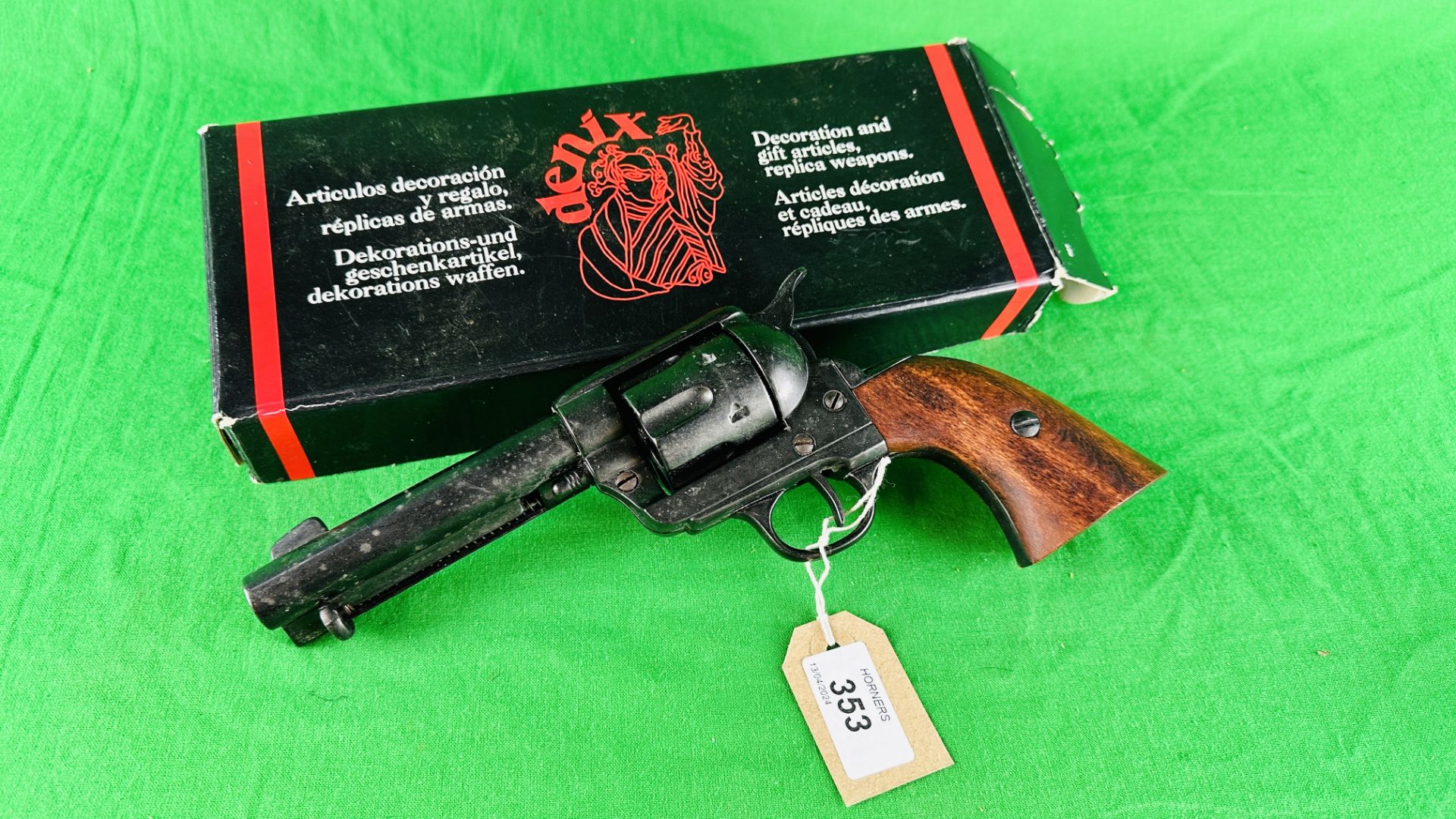 A REPLICA 6 SHOT REVOLVER IN DENIX BOX - (ALL GUNS TO BE INSPECTED AND SERVICED BY QUALIFIED