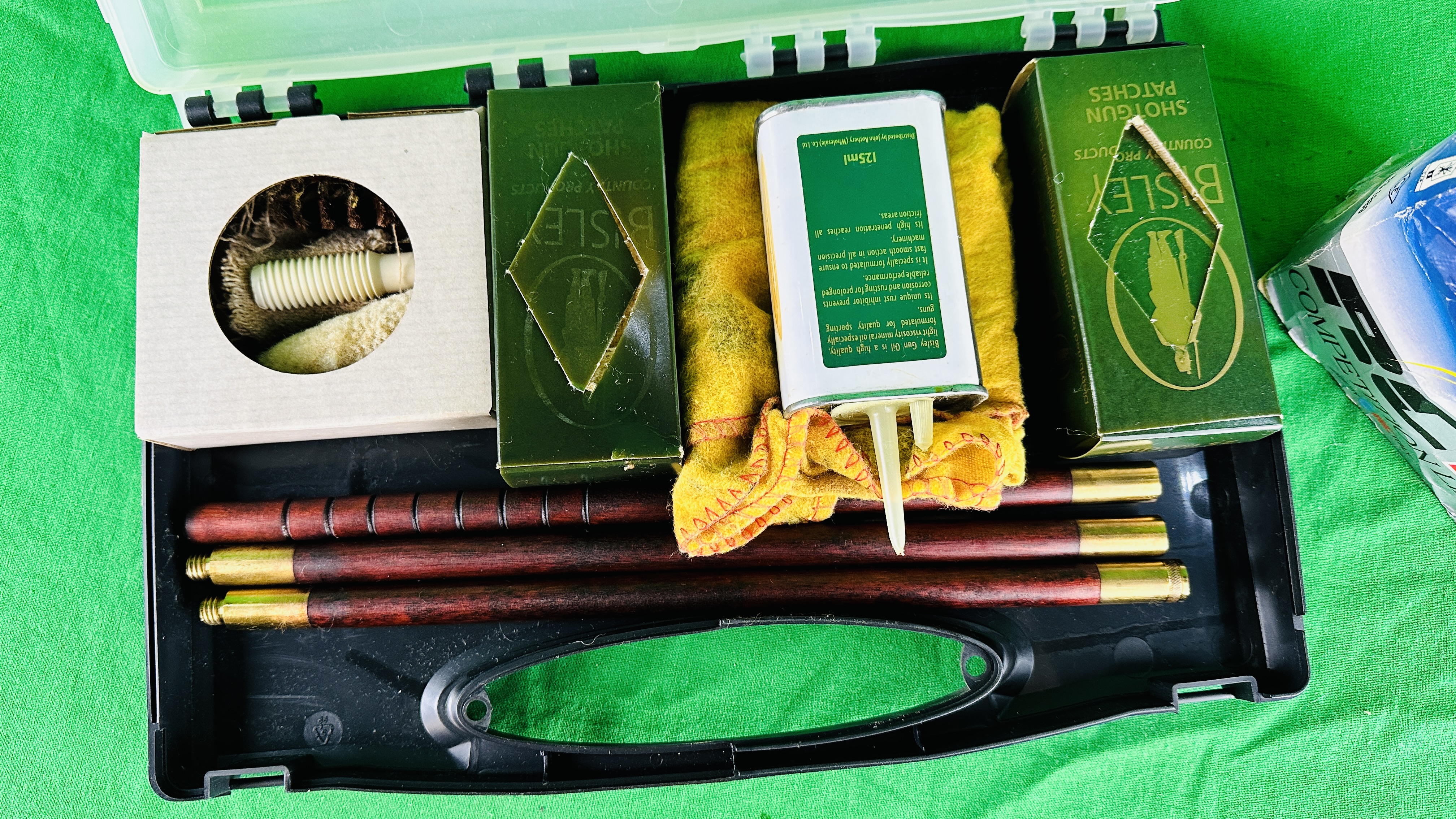 BISLEY 12 BORE CLEANING KIT ALONG WITH 21 12 GAUGE RC1 CARTRIDGES - (TO BE COLLECTED IN PERSON BY - Image 2 of 3