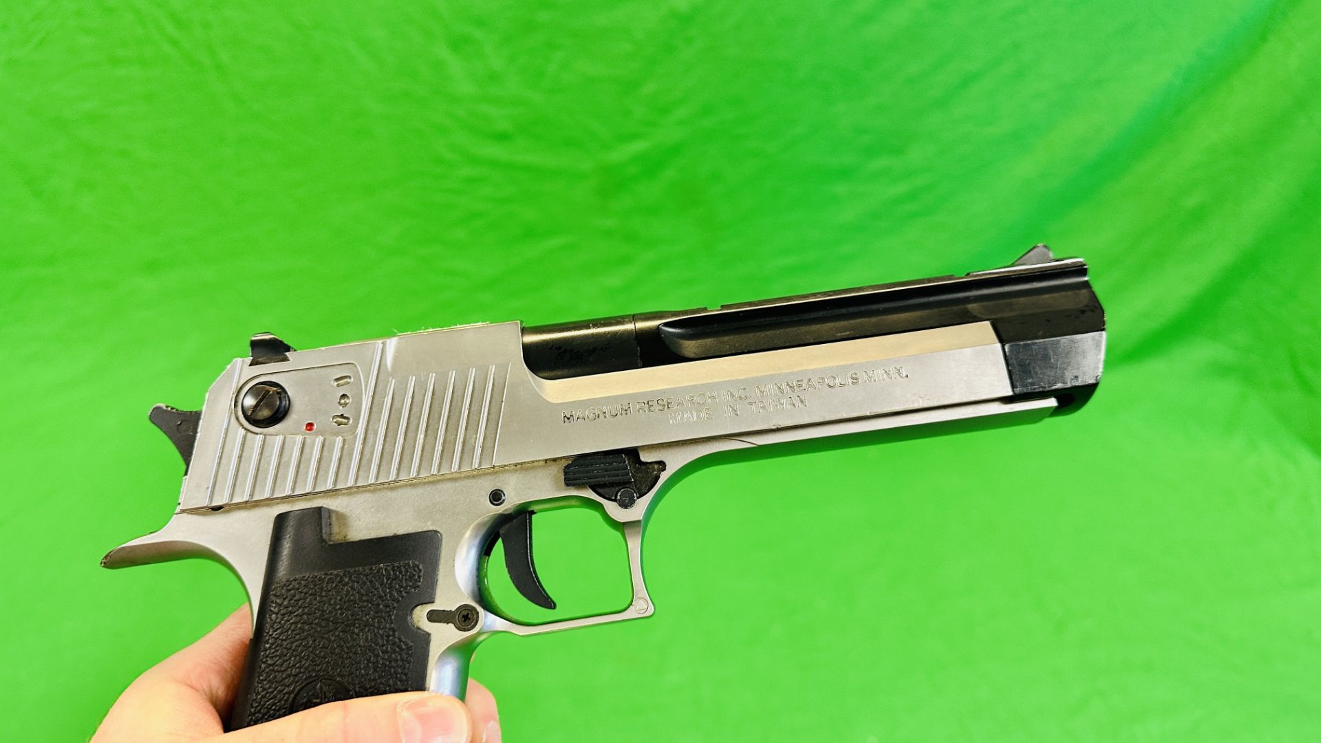 MAGNUM RESEARCH BB SPRUNG AIR GUN - (ALL GUNS TO BE INSPECTED AND SERVICED BY QUALIFIED GUNSMITH - Image 9 of 11