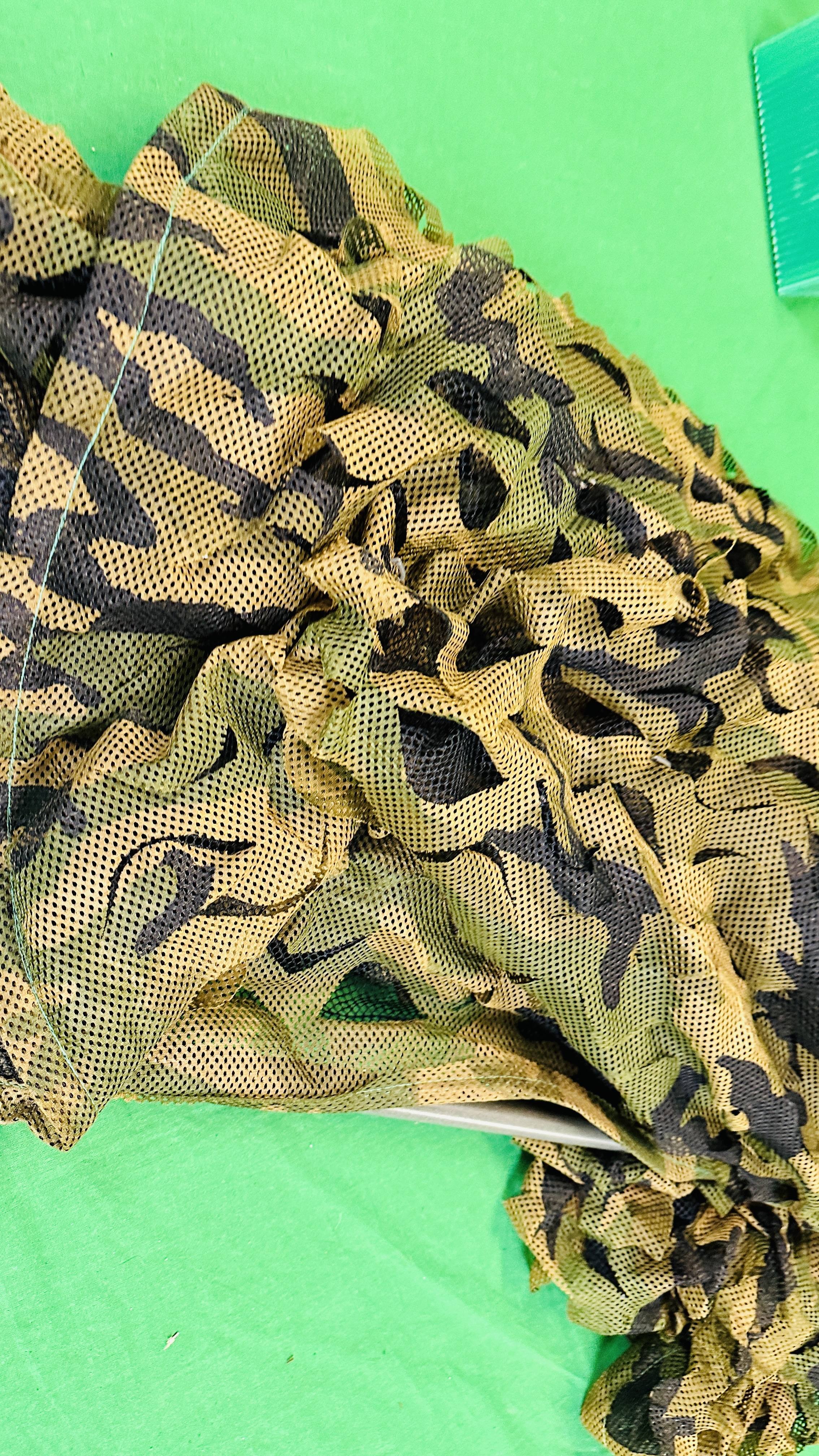 CAMO HIDE NET AND ALUMINIUM POLES. - Image 3 of 6