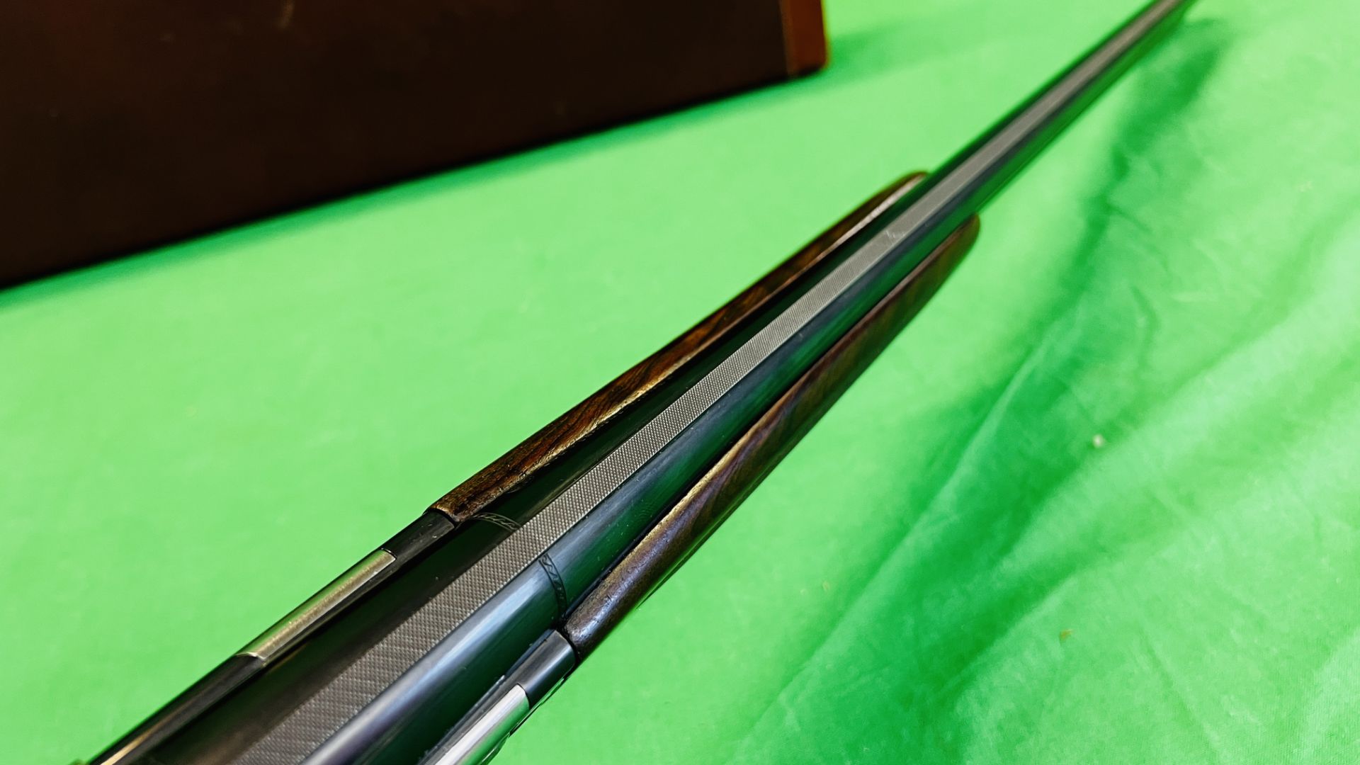 BERETTA 12 BORE OVER AND UNDER SHOTGUN #D48461B, 28" FIXED CHOKE BARRELS, ENGRAVED SIDE PLATE, - Image 24 of 36