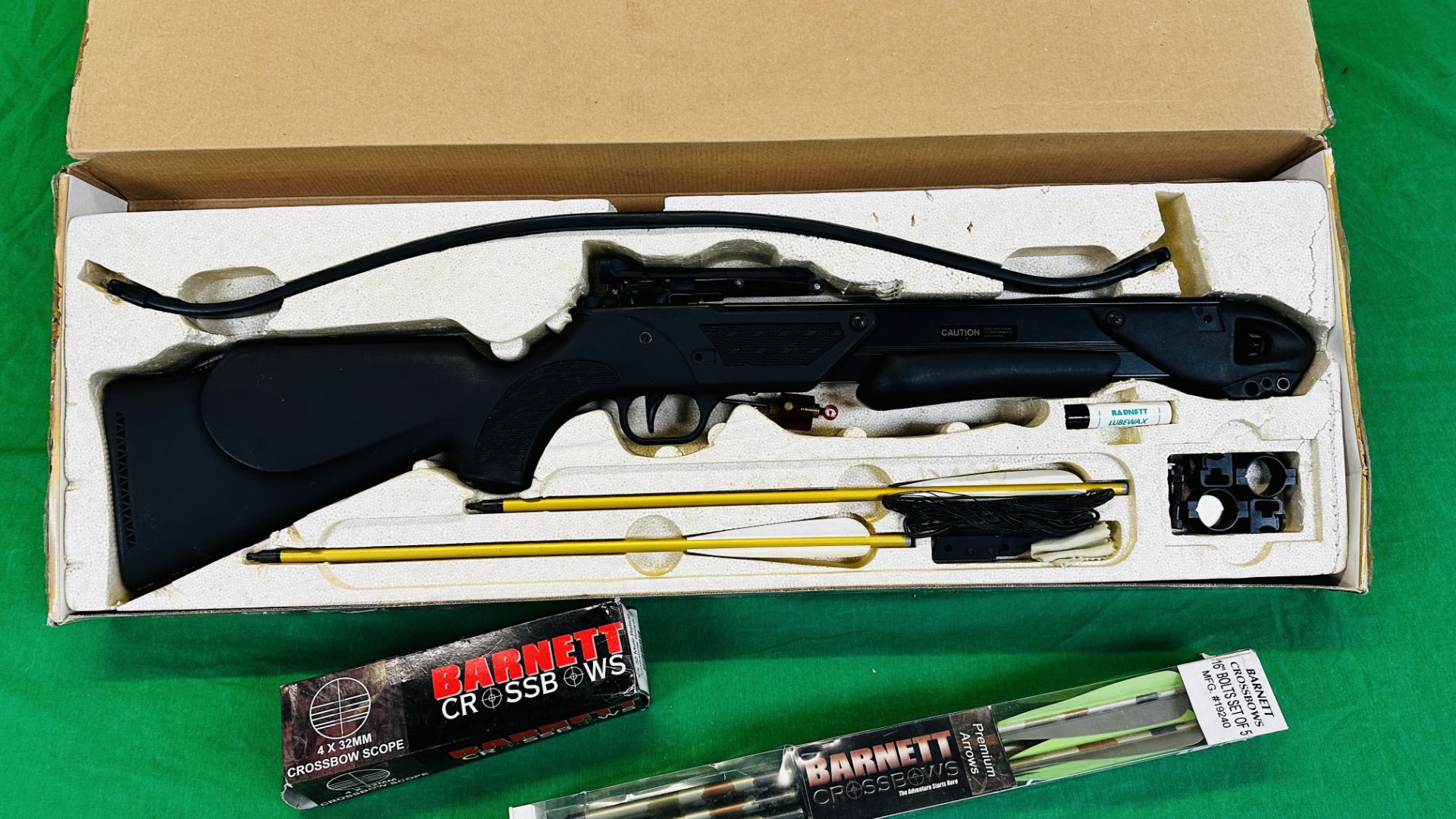 BOXED BARNETT XBOWS CROSSBOW WITH ARROWS AND 4X32 SCOPE - NO POSTAGE OF PACKING AVAILABLE - Bild 2 aus 8