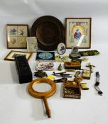 A GROUP OF MIXED COLLECTABLE ITEMS TO INCLUDE LACQUERED JEWELLERY CASKET, MATCH CASE / STRIKER,