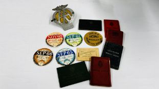 A GROUP OF VINTAGE DRIVING LICENSES AND TAX DISCS ALONG WITH A VINTAGE AA CAR BADGE 0354304.