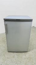 HOTPOINT UNDER COUNTER LARDER FRIDGE MODEL DSRLAAV225 SILVER FINISH - SOLD AS SEEN.