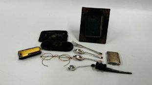A TRAY OF INTERESTING ITEMS TO INCLUDE SILVER, VESTA CASE AND A SILVER AND AMBER CHEROOT HOLDER.