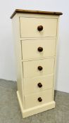 A MODERN PAINTED PINE FIVE DRAWER TOWER CHEST WITH NATURAL FINISH TOP AND KNOBS - W 46CM D 42CM H