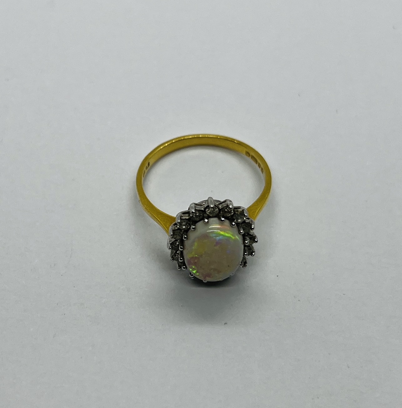 AN 18CT GOLD RING SET WITH A CENTRAL OVAL OPAL SURROUNDED BY DIAMONDS. - Image 3 of 12