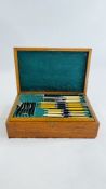 A VINTAGE OAK CASED CANTEEN CONTAINING A QUANTITY OF NON MATCHING FLATWARE W 40.5 X D 26 X H 11.5CM.