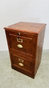 A WOOD EFFECT TWO DRAWER HOME OFFICE FILING CABINET.