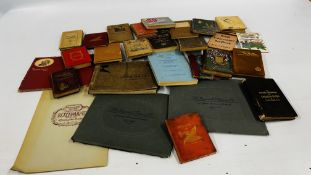 A GROUP OF MIXED COLLECTABLES PAPER ITEMS AND BOOKS RELATING TO SMOKING AND TOBACCO INCLUDING ABC