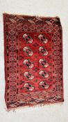A RED PATTERNED EASTERN RUG 140 X 95CM.