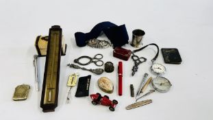 TRAY MIXED COLLECTIBLES TO INCLUDE VESTA, PLATED BUCKET, LETTER BALANCE, FOUNTAIN PENS ETC.