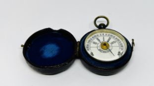 A VINTAGE POCKET FOB DAMP DETECTOR IN A FITTED VELVET LINED LEATHER CASE (DIAM 3.5CM, CASED 4.