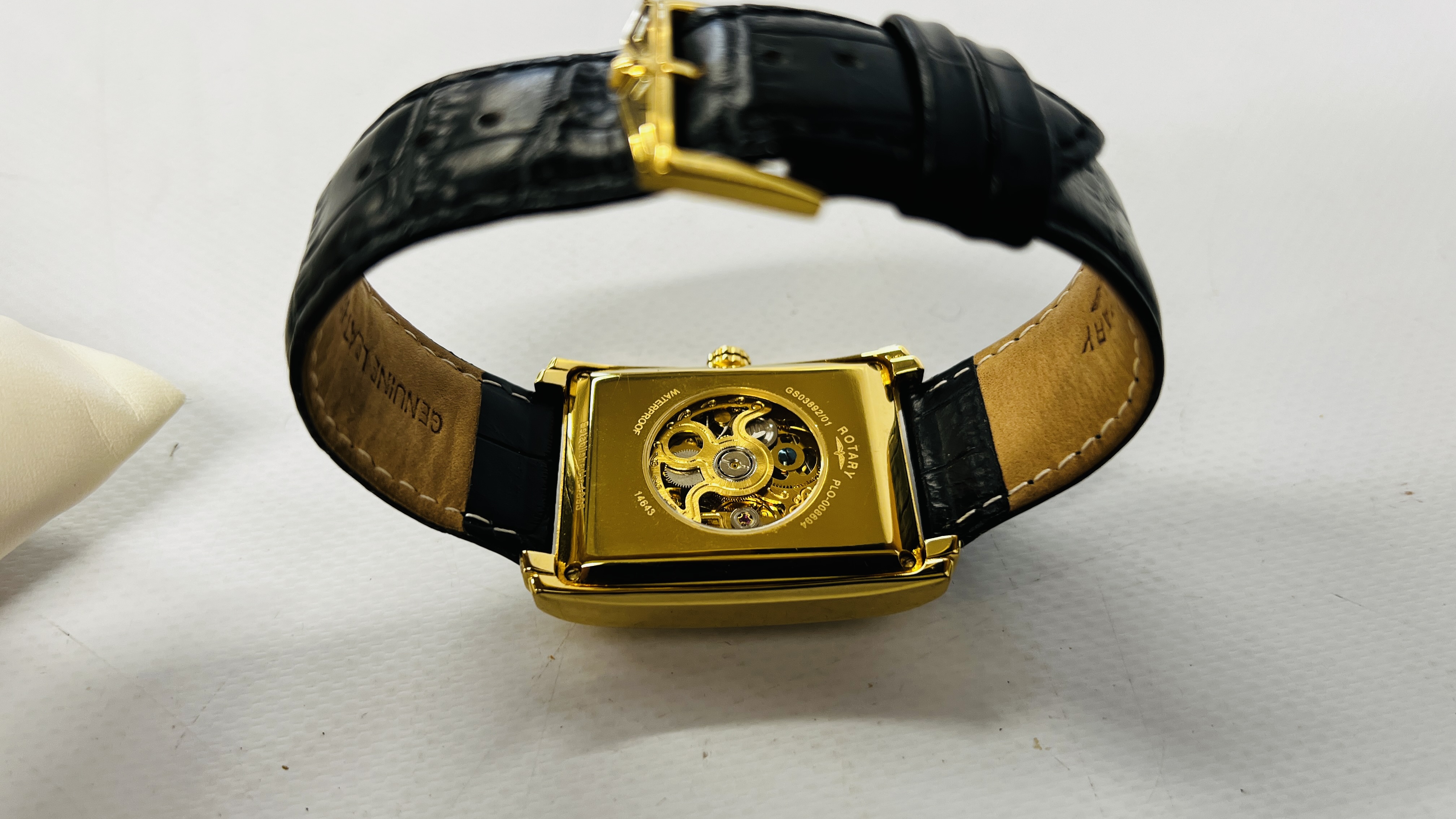 A GENT'S ROTARY AUTOMATIC WRIST WATCH ON BLACK LEATHER STRAP WITH ORIGINAL BOX AND GUARANTEE. - Image 6 of 9