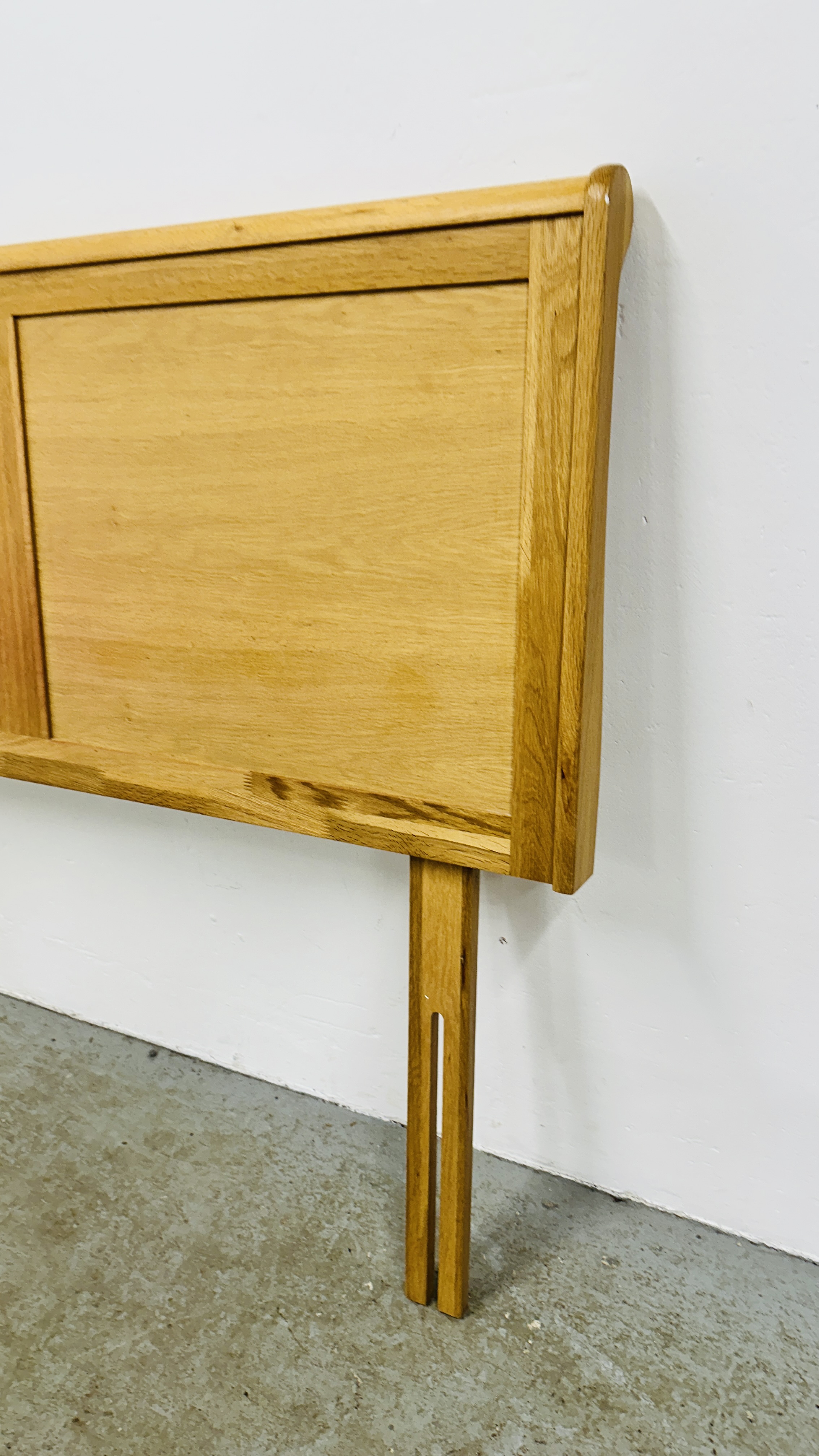 GOOD QUALITY LIGHT OAK DOUBLE HEADBOARD. - Image 5 of 5