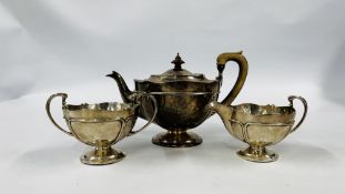 AN ART DECO 3-PIECE SILVER TEA SET, TEAPOT, SUGAR BASIN AND MILK JUG,