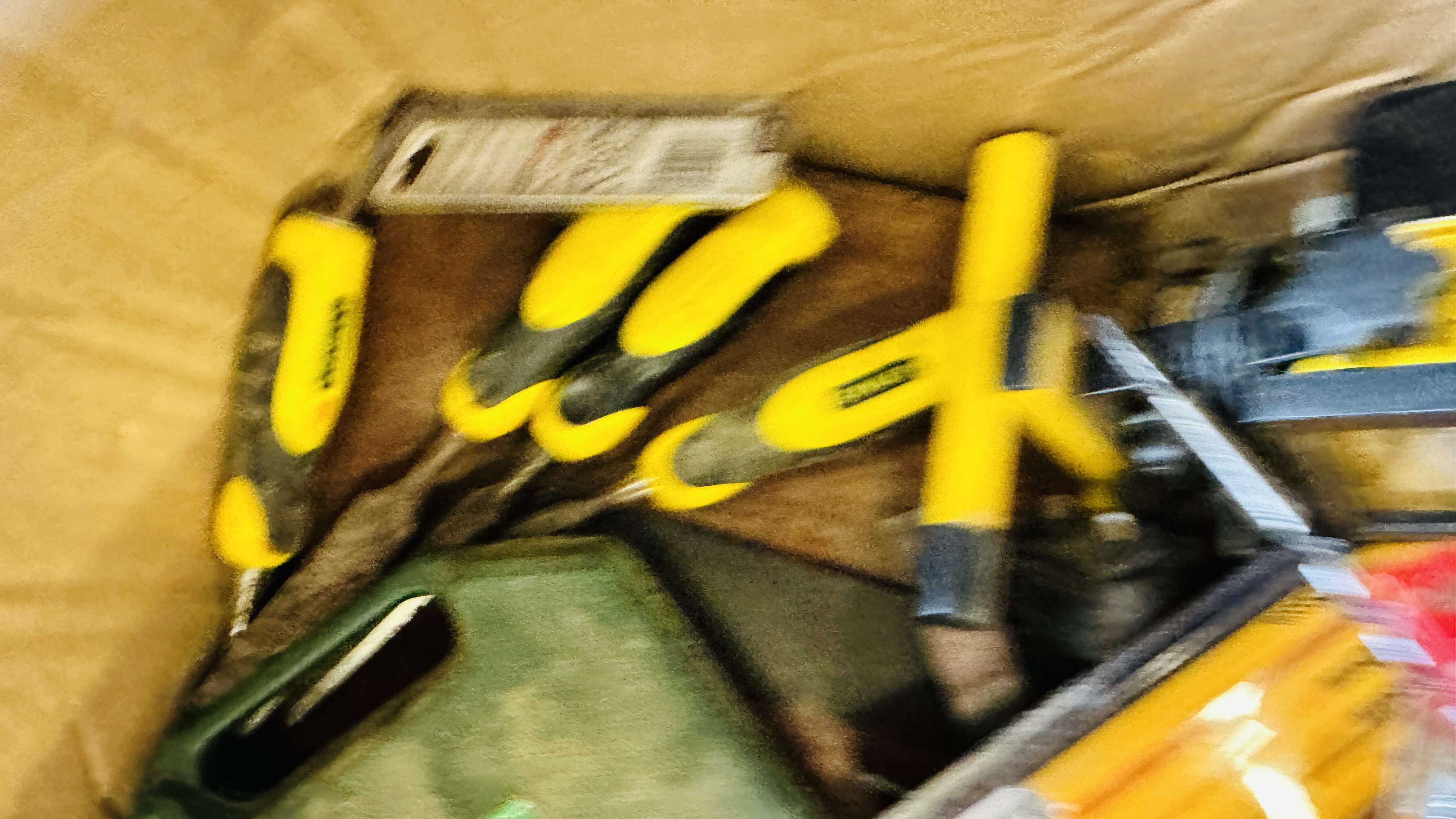 A BOX CONTAINING ASSORTED HAND AND WORKSHOP TOOLS TO INCLUDE SOCKET SET, HAND SAWS, EXTENSION LEAD, - Image 9 of 14