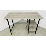 A MODERN LIMEWOOD EFFECT DESK WITH 2 LOWER SHELVES 105CM X 47CM.