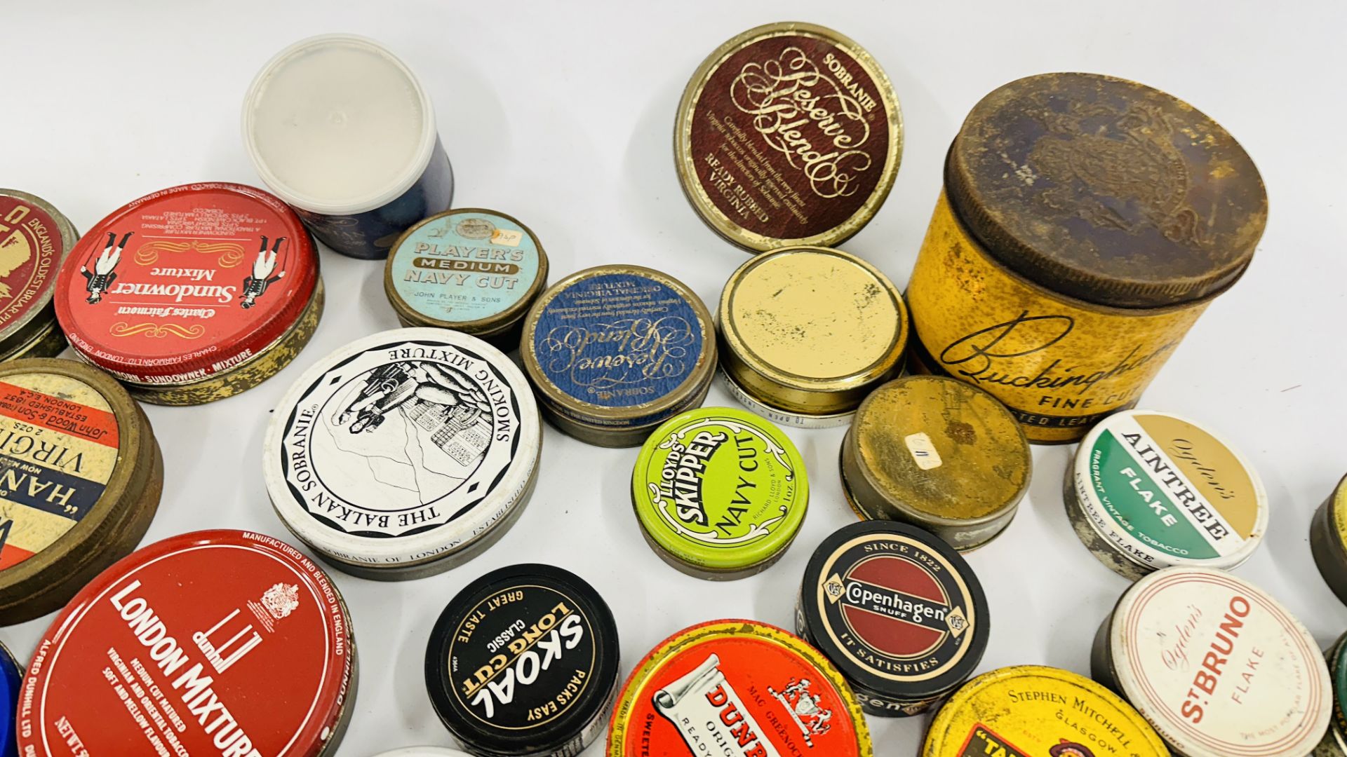 A BOX CONTAINING AN EXTENSIVE COLLECTION OF ASSORTED EMPTY VINTAGE ROUND TOBACCO TINS TO INCLUDE - Image 6 of 12