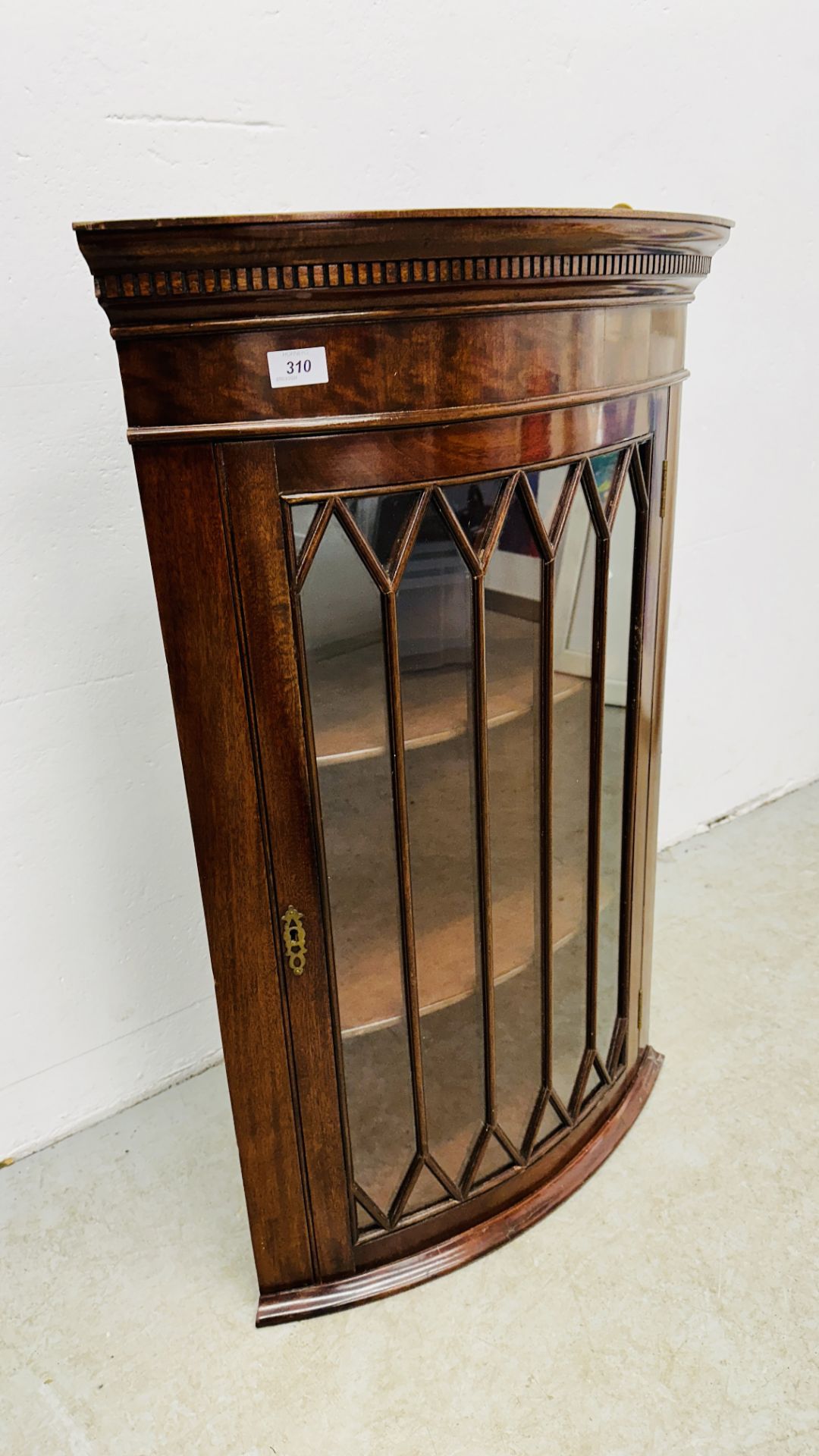 A REPRODUCTION BOW FRONT CORNER CABINET. - Image 5 of 7