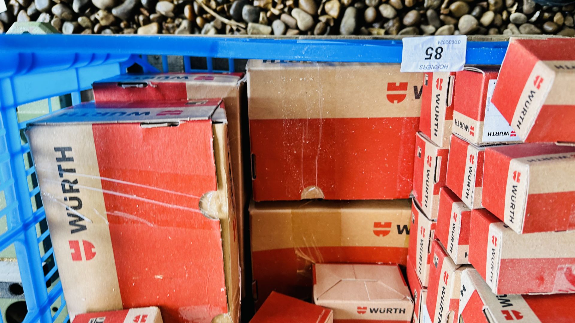 A CRATE CONTAINING A LARGE QUANTITY OF WURTH FIXINGS AND FITTINGS TO INCLUDE COACH BOLTS, COLLARS, - Image 8 of 9