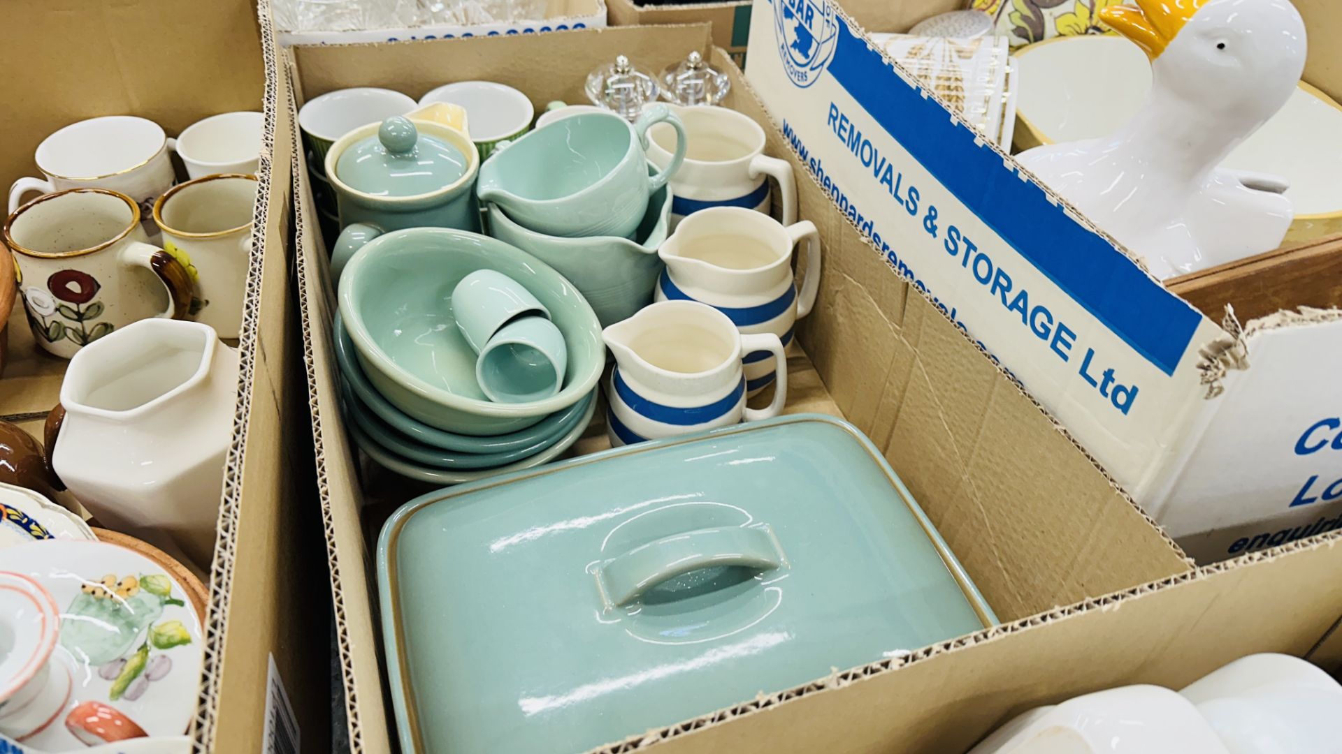 20 BOXES OF ASSORTED HOUSEHOLD EFFECTS TO INCLUDE GLASSWARE, KIITCHEN UTENSILS, CROCKERY, - Image 8 of 27