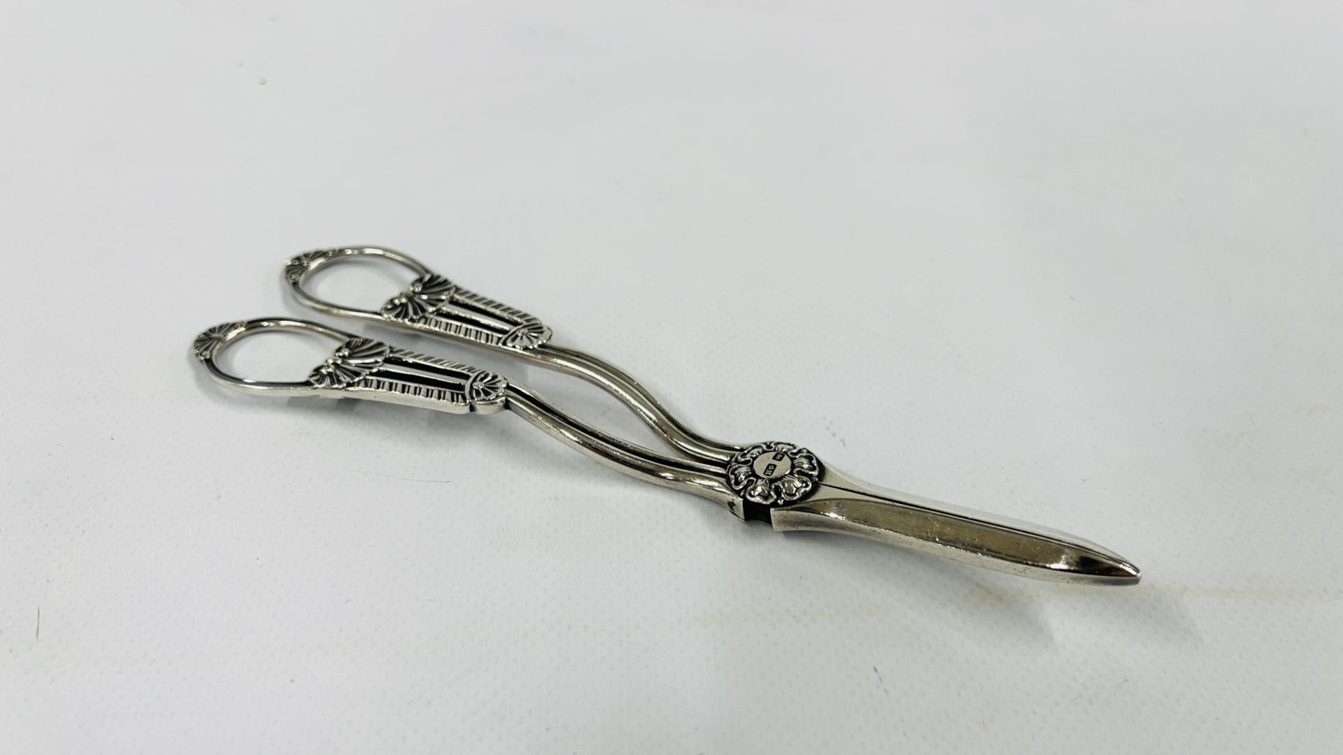 A PAIR OF ORNATE SILVER GRAPE SCISSORS SHEFFIELD ASSAY MAKER G.H.