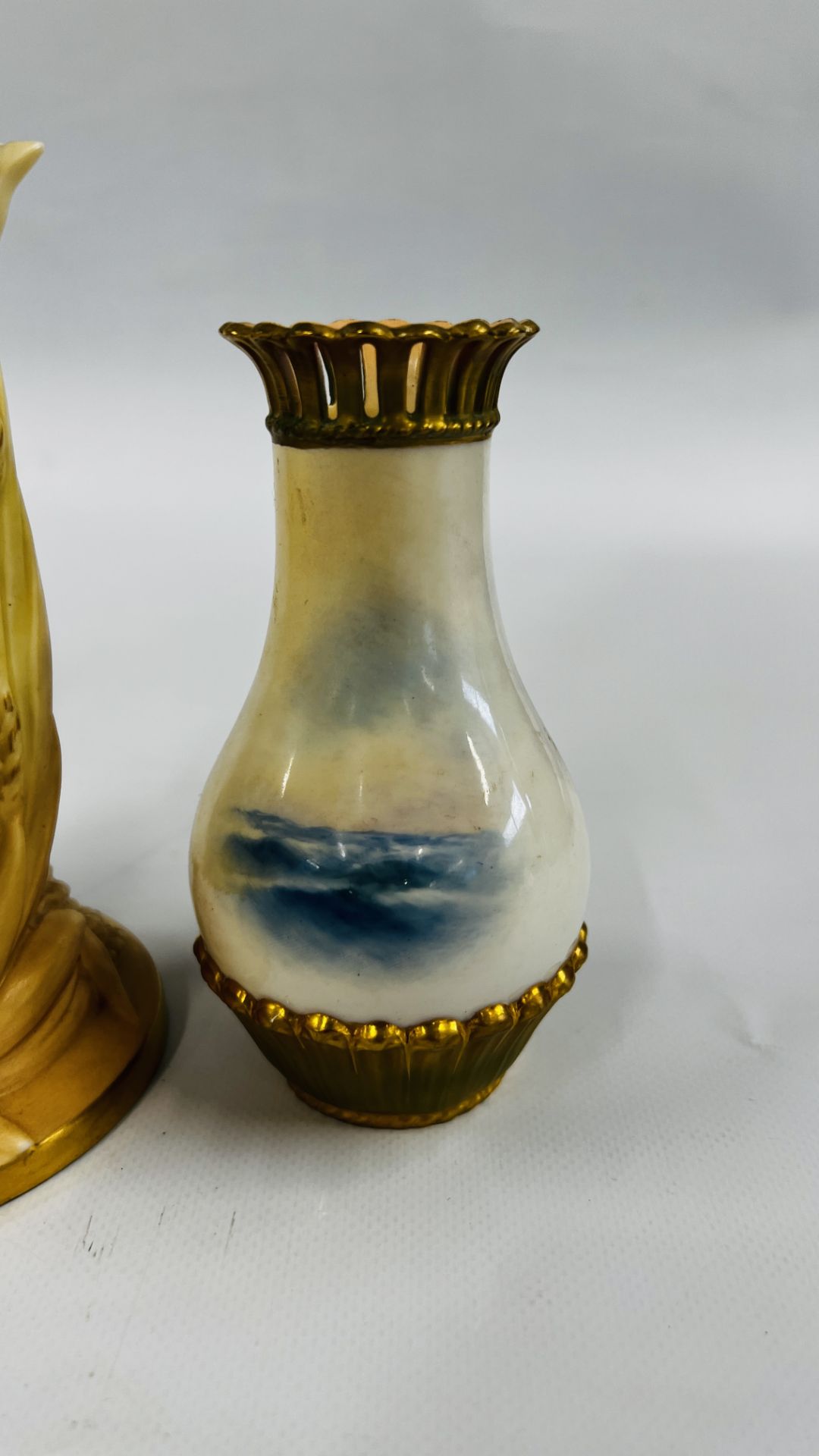 FOUR PIECES OF ROYAL WORCESTER TO INCLUDE SMALL BALUSTER VASE WITH SAILING DESIGN DECORATED BY R. - Image 10 of 15