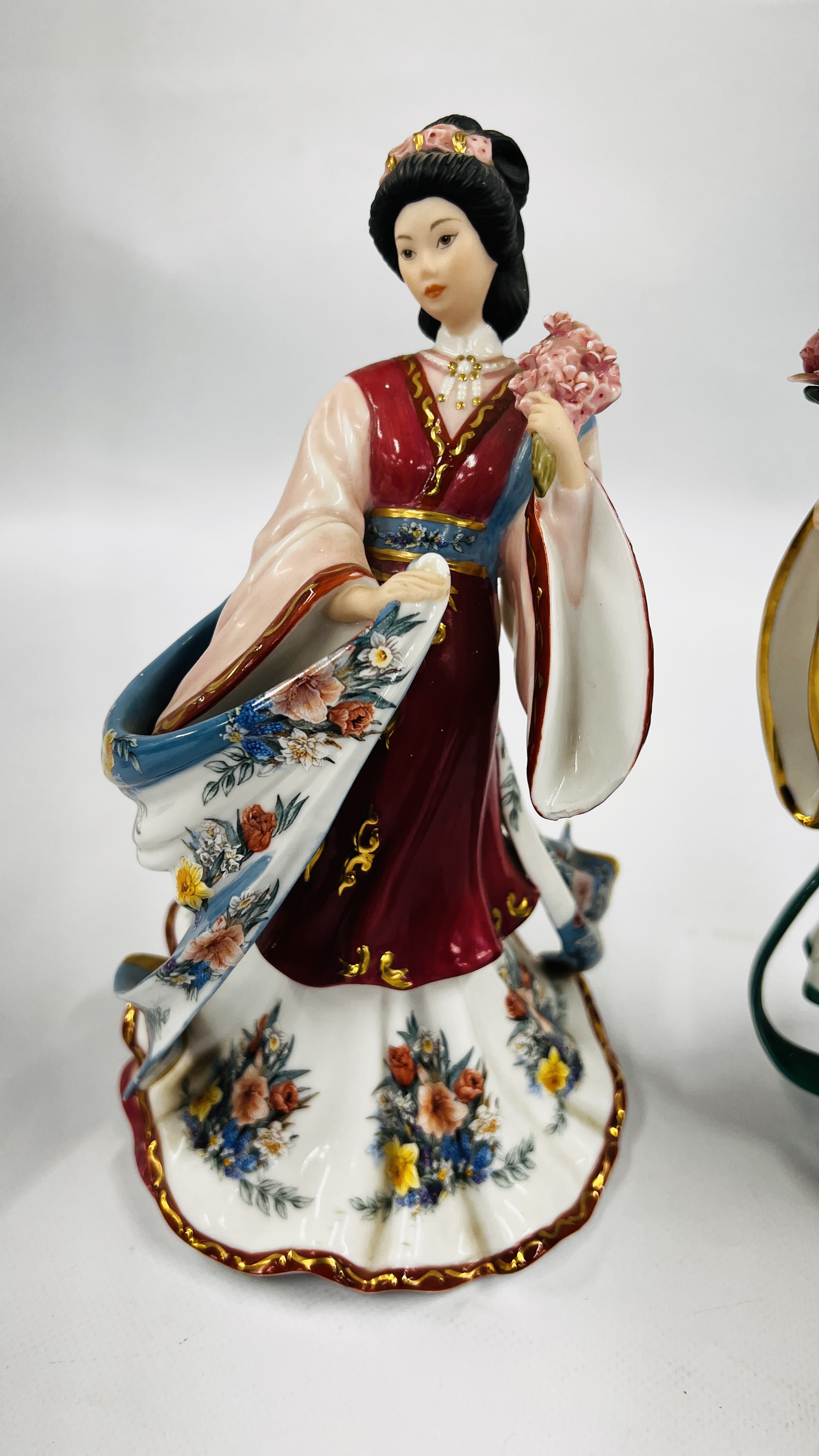 A GROUP OF 4 DANBURY MINT PORCELAIN FIGURES TO INCLUDE "THE ROSE PRINCESS" A/F, - Image 5 of 11