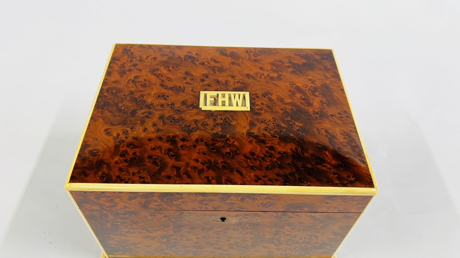 A BURR WALNUT JEWELLERY BOX, MONOGRAM FHW L 23 X D 17.5 X H 14CM. - Image 2 of 9