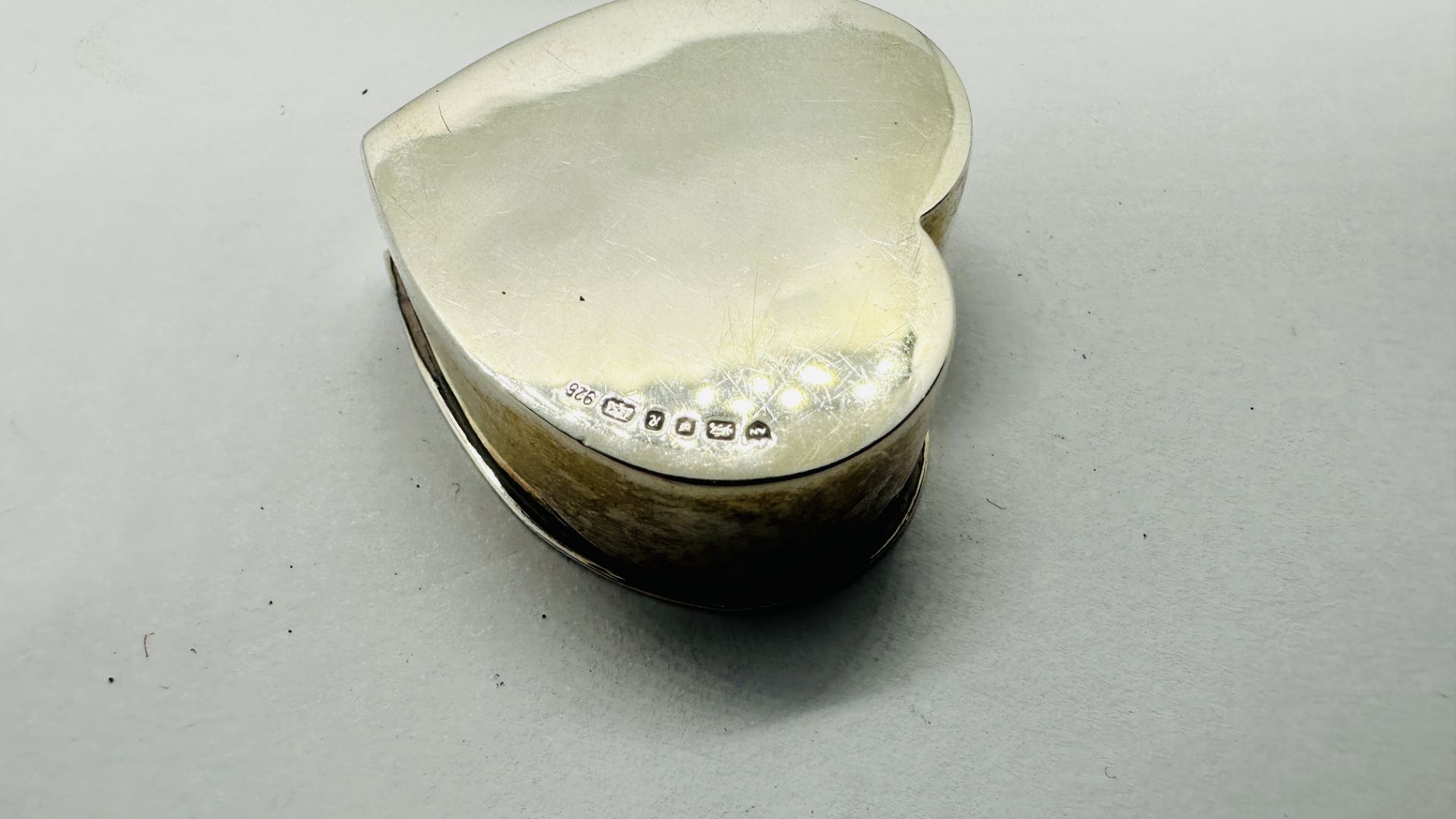 TWO MODERN SILVER ENGRAVED PILL BOXES, ONE OF OVAL FORM W 3. - Image 6 of 8
