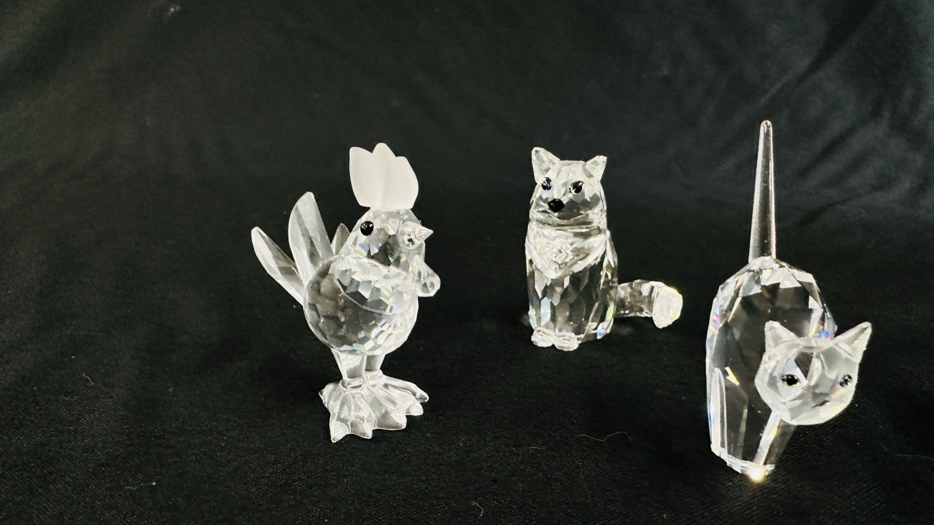 GRUOP OF 7 SWAROVSKI CABINET COLLECTIBLE ORNAMENTS TO INCLUDE MINI HEN (7675), TOM CAT (198241), - Image 5 of 12