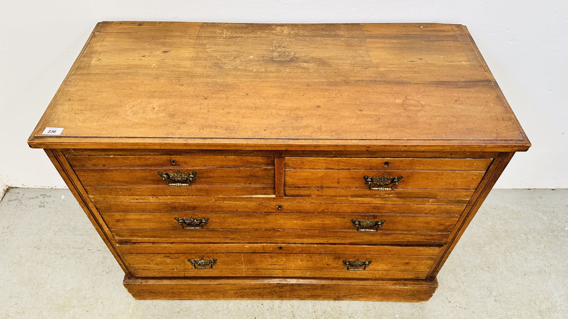 EDWARDIAN OAK 2 OVER 2 DRAWER CHEST - W 104CM X D 47CM X H 81CM. - Image 2 of 10