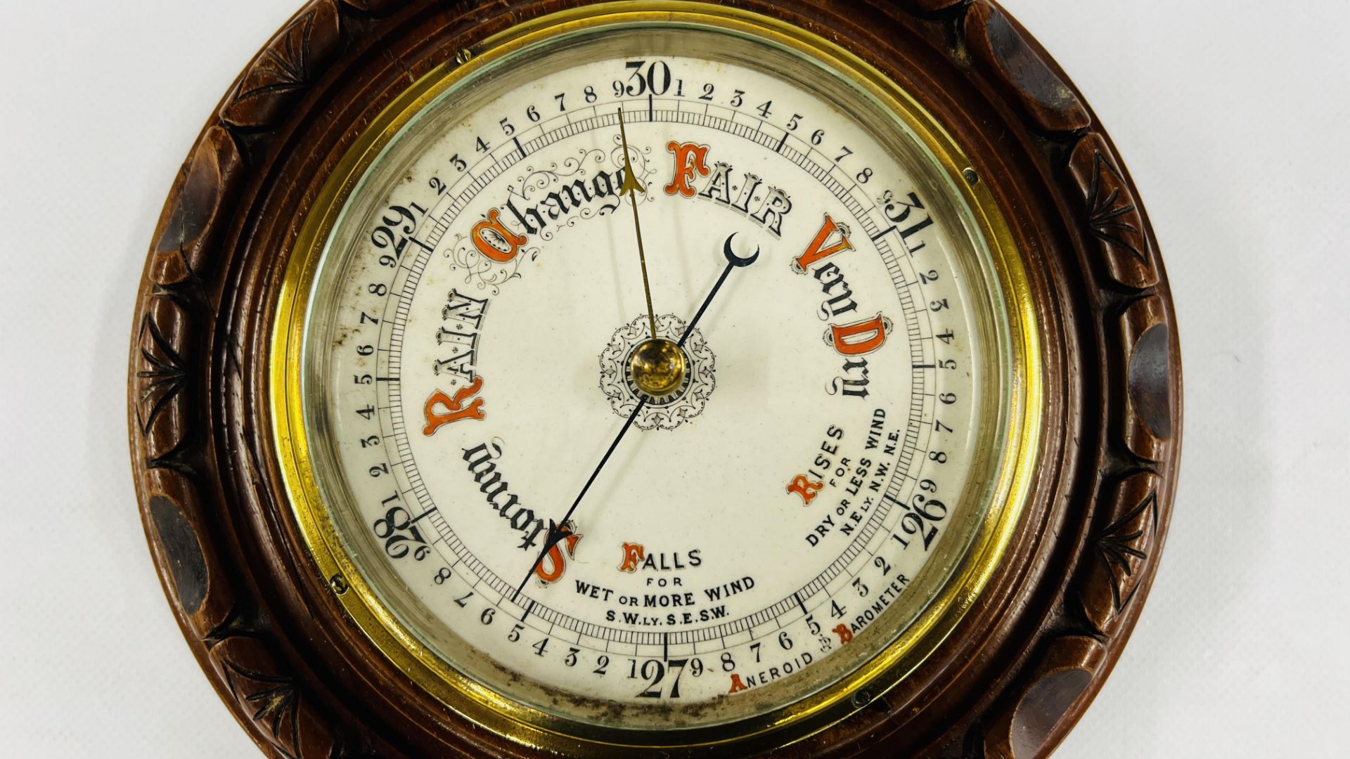 A MAHOGANY MOUNTED ANAROID BAROMETER - DIAMETER 22CM. - Image 2 of 5