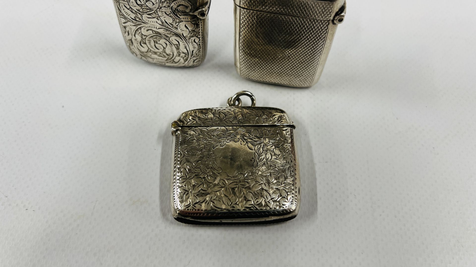 A GROUP OF THREE SILVER MATCHBOX STRIKERS TO INCLUDE ENGRAVED AND ENGINE TURNED EXAMPLES. - Image 2 of 8