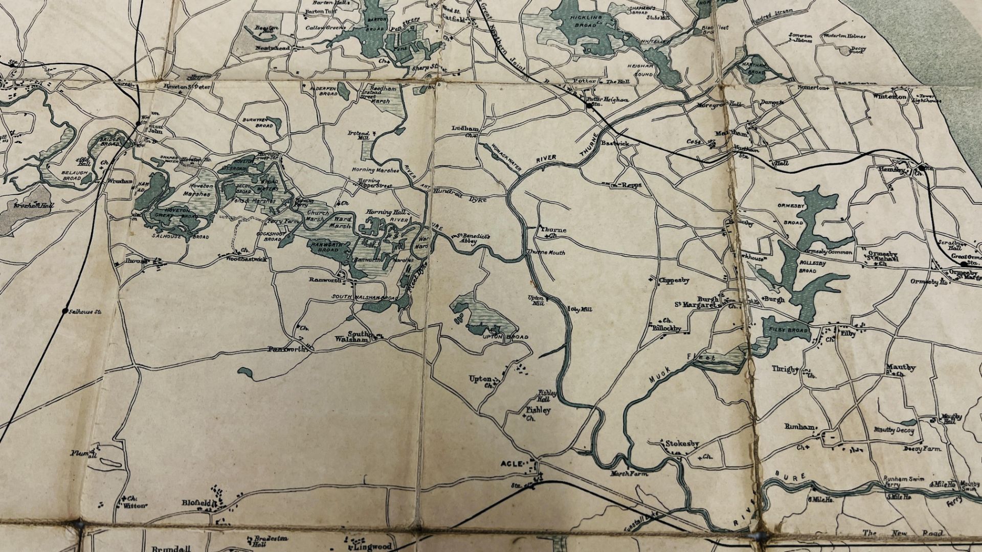 A VINTAGE MAP MARKED "JARROLDS" MAP OF THE RIVERS AND BROADS OF NORFOLK AND SUFFOLK MOUNTED ON A - Image 6 of 17