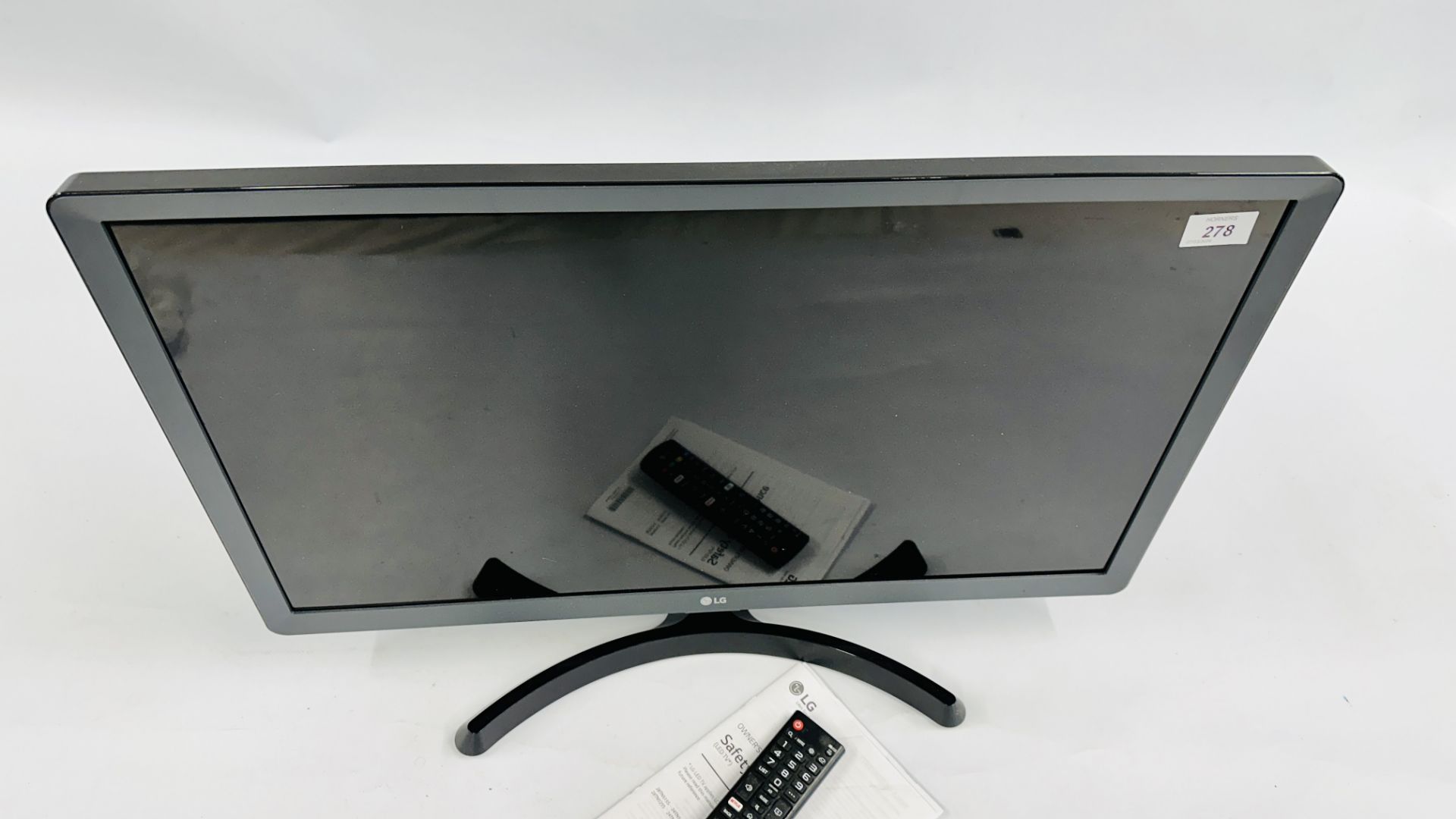 LG 28" FLAT SCREEN TV COMPLETE WITH REMOTE AND USER MANUAL - SOLD AS SEEN. - Bild 3 aus 5