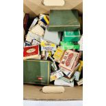 AN EXTENSIVE COLLECTION OF APPROXIMATELY 110 MIXED EMPTY CIGARETTE PACKETS TO INCLUDE MANY VINTAGE