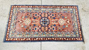 A BLUE / PINK DESIGN EASTERN RUG, 180 X 96CM.