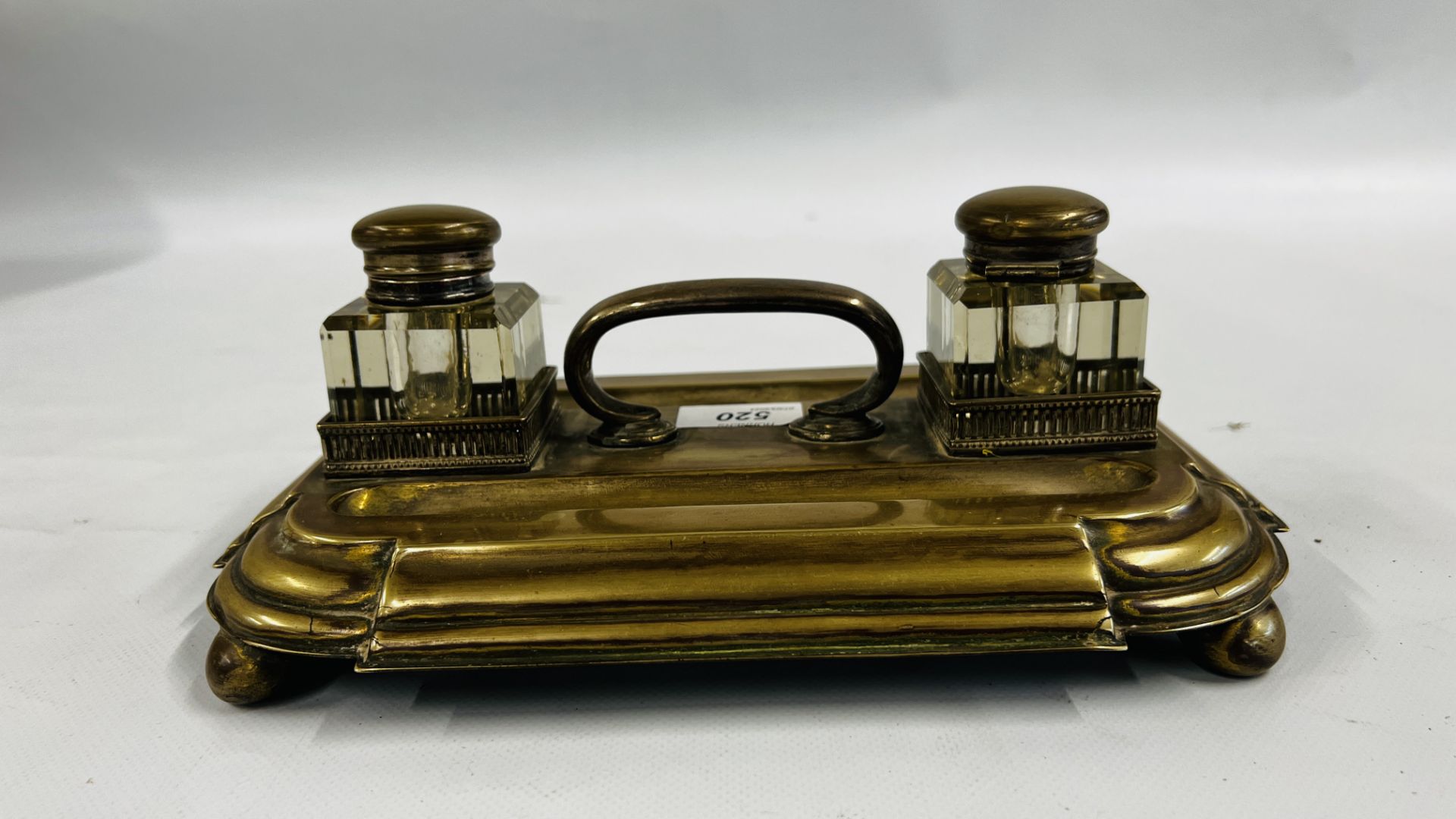 A VINTAGE PLATED DOUBLE INK STAND ON BUN FEET. - Image 5 of 5