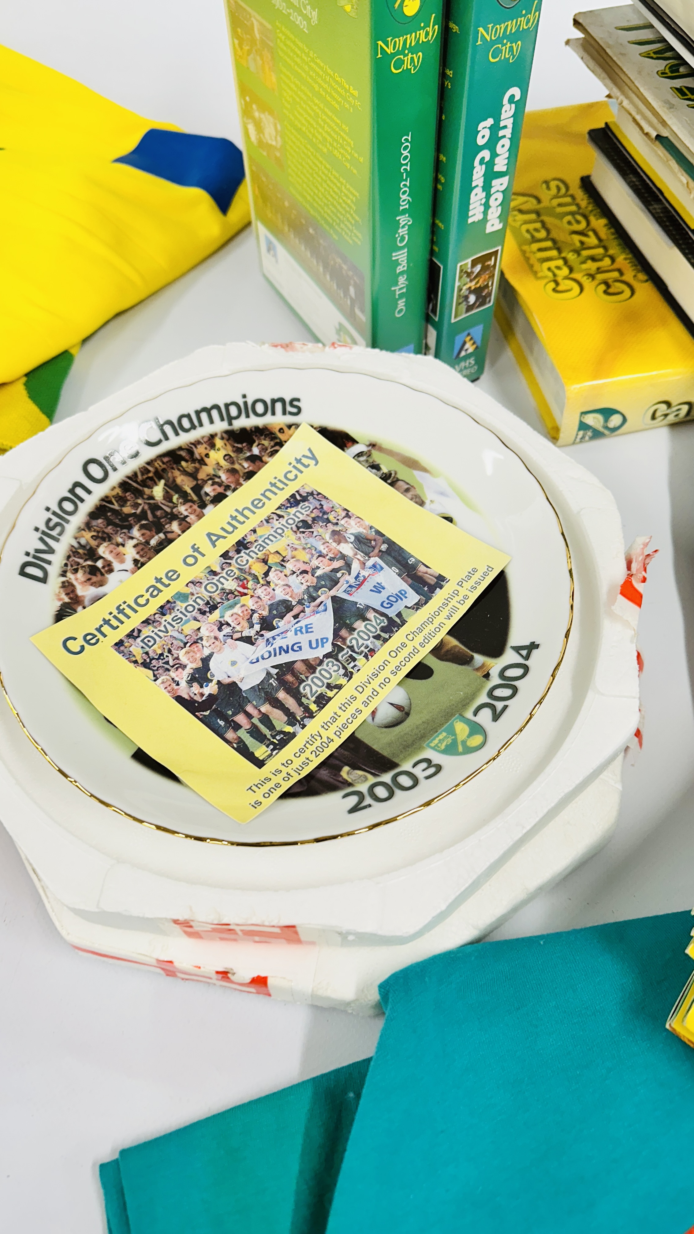 BOX CONTAINING A COLLECTION OF NORWICH CITY FOOTBALL CLUB MEMORABILIA TO INCLUDE PROGRAMMES FROM - Image 11 of 14
